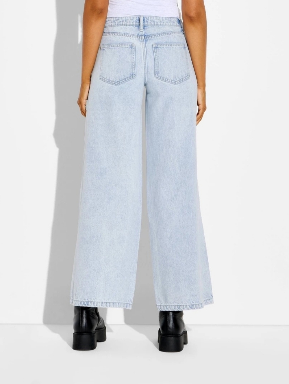 Women's Mid-Rise Ultra Wide Leg Baggy Jeans - Wild Fable' Light Wash 4 - Picture 3 of 5
